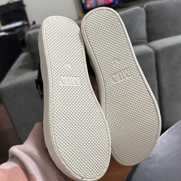 MIA Kaylie Leopard Black and Leopard Print Sandals - Picture 6 of 7